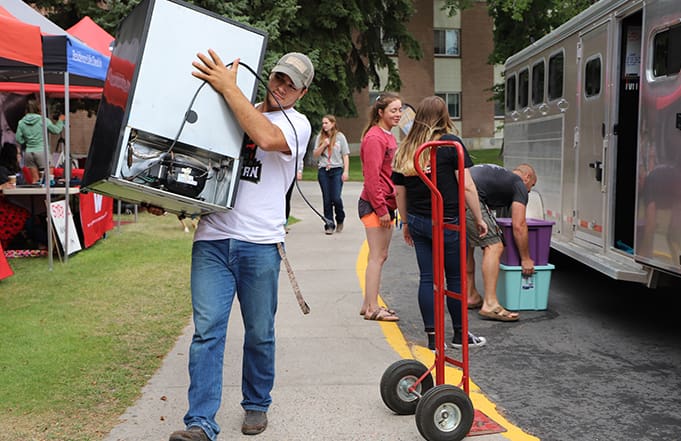 Students Moving into Resident Halls